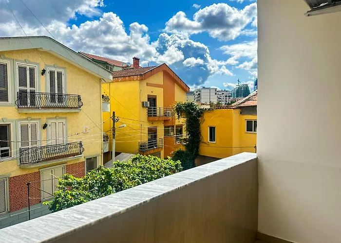 Turquoise Central 2Br Apartment
